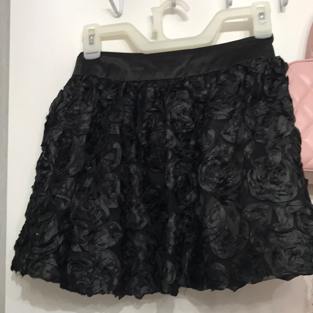 Forever21 black 3D  rose skirt new without tag size extra  small flower